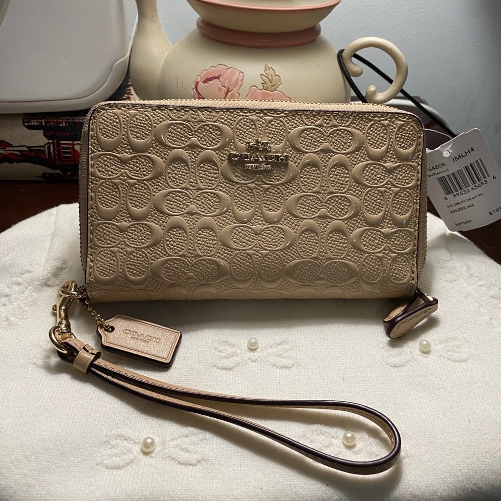 🔴SOLD🔴 Beautiful coach wristlet double zipper.